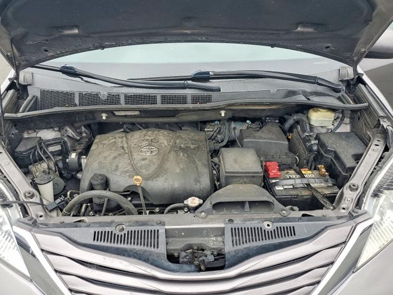 2017 TOYOTA SIENNA LE 12