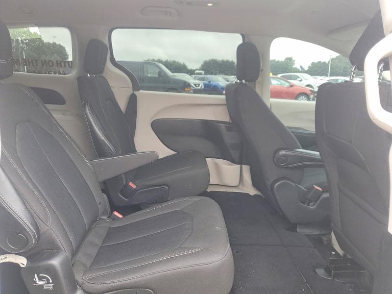 2021 CHRYSLER VOYAGER LX 11