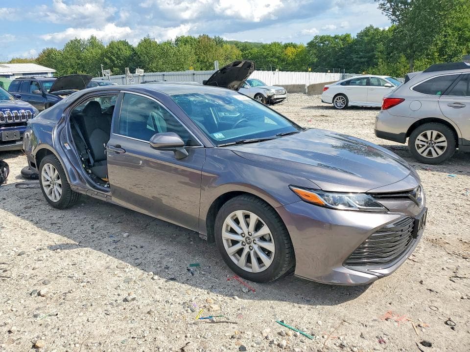 2019 TOYOTA CAMRY LE 4