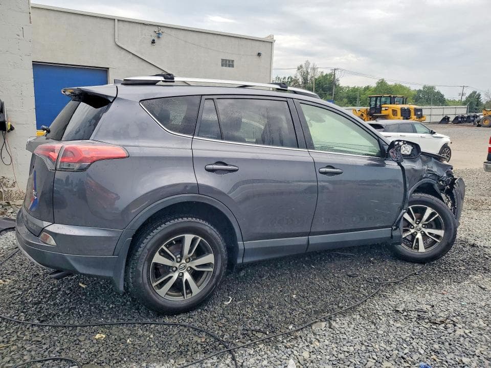 2018 TOYOTA RAV4 XLE 3