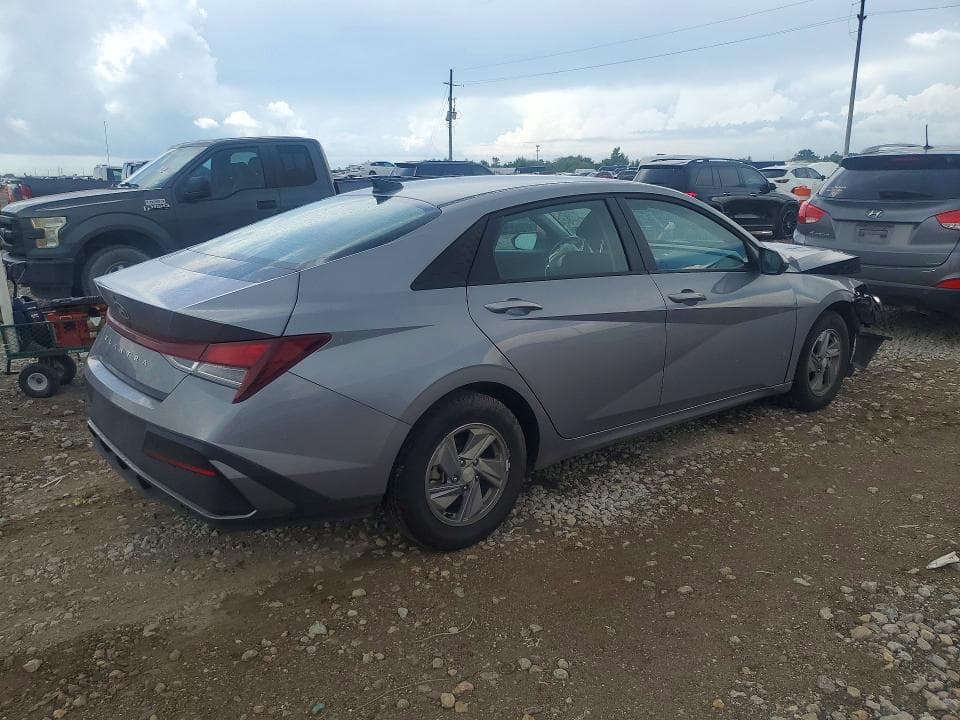 2025 HYUNDAI ELANTRA SE 3