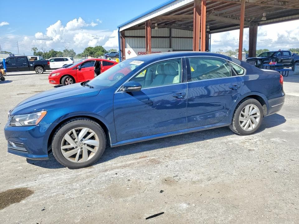 2018 VOLKSWAGEN PASSAT SE - 1