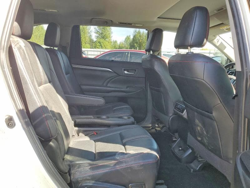 2019 TOYOTA HIGHLANDER SE 11