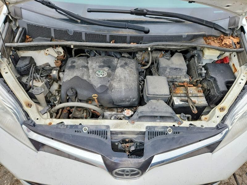 2018 TOYOTA SIENNA LE 11