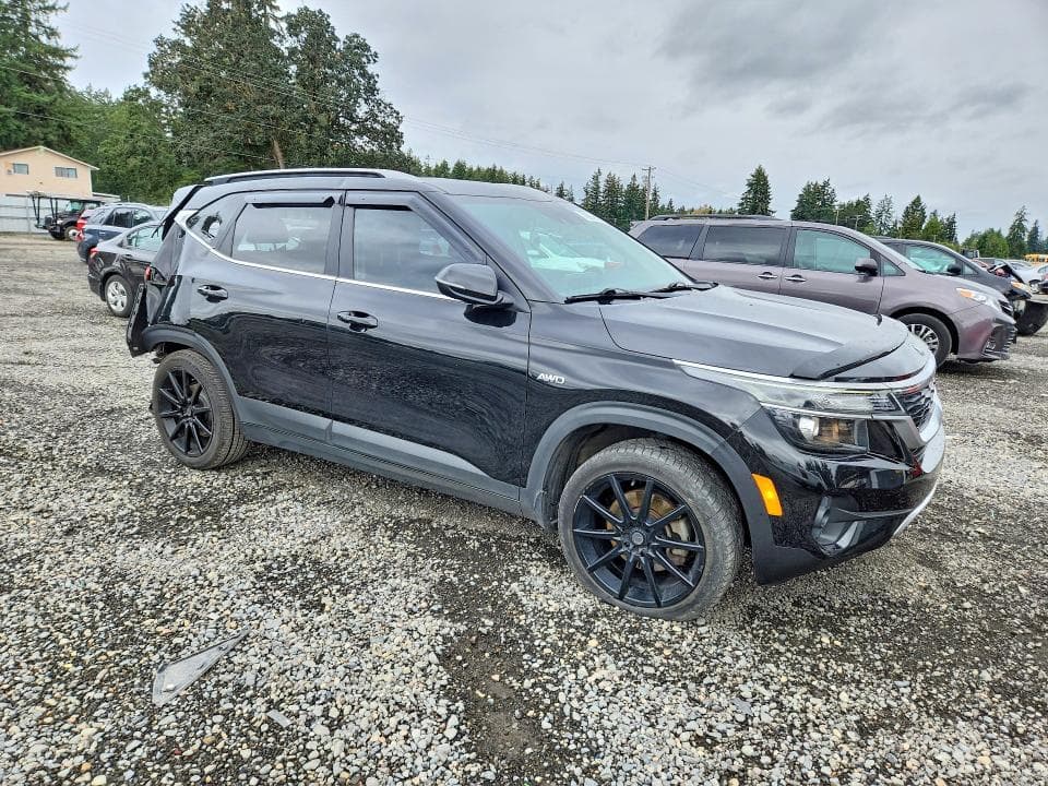 2021 KIA SELTOS S 4