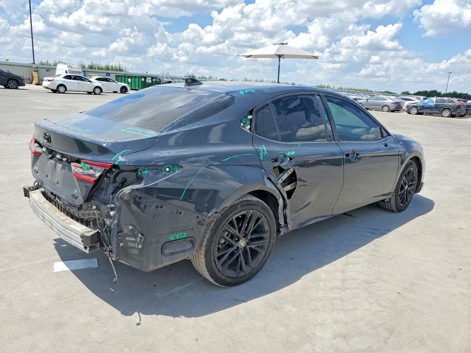 2025 TOYOTA CAMRY SE 3