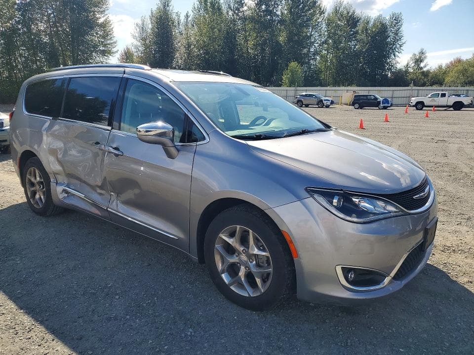 2017 CHRYSLER PACIFICA LIMITED 4