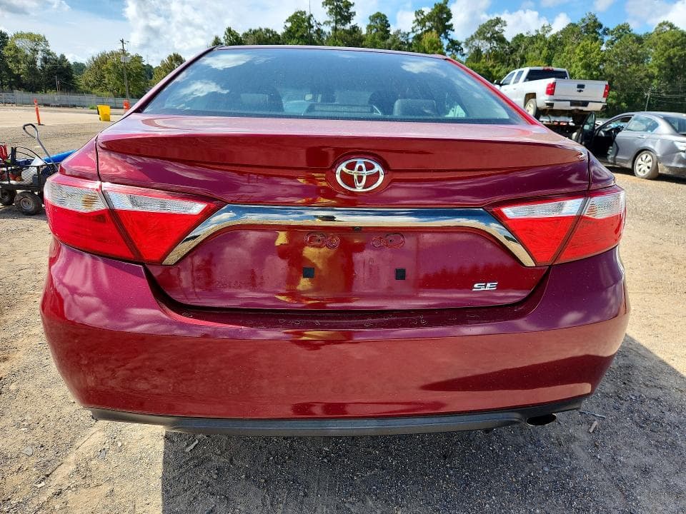 2017 TOYOTA CAMRY SE 6