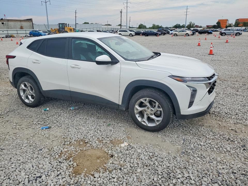 2025 CHEVROLET TRAX LS 4