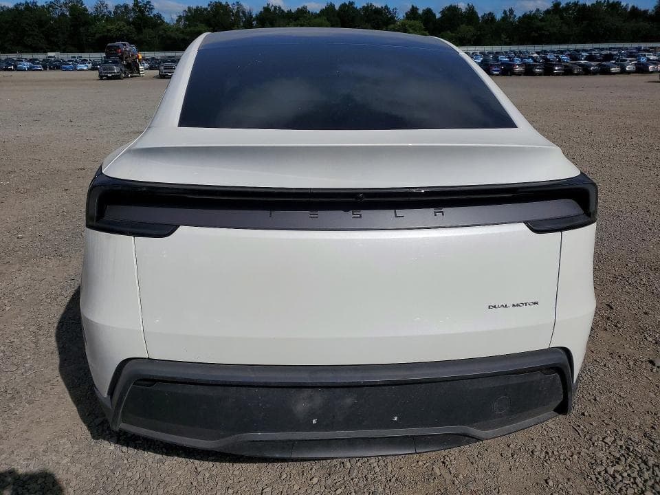 2026 TESLA MODEL Y 6