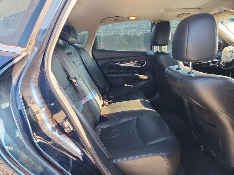 2018 INFINITI Q70 3.7 LUXE 10