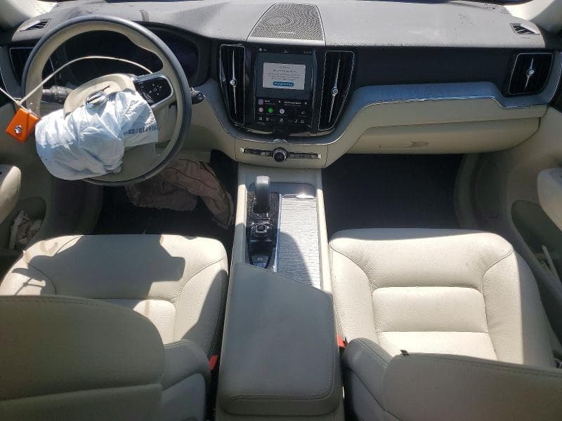 2024 VOLVO XC60 PLUS 8