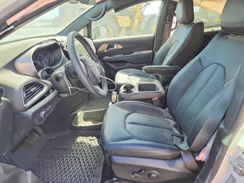 2026 CHRYSLER VOYAGER LX 7
