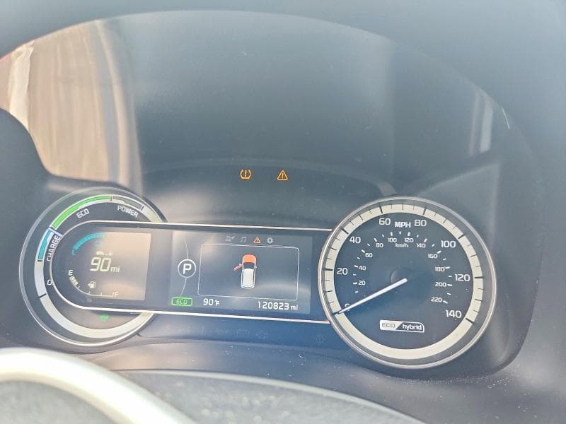 2017 KIA NIRO LX 9