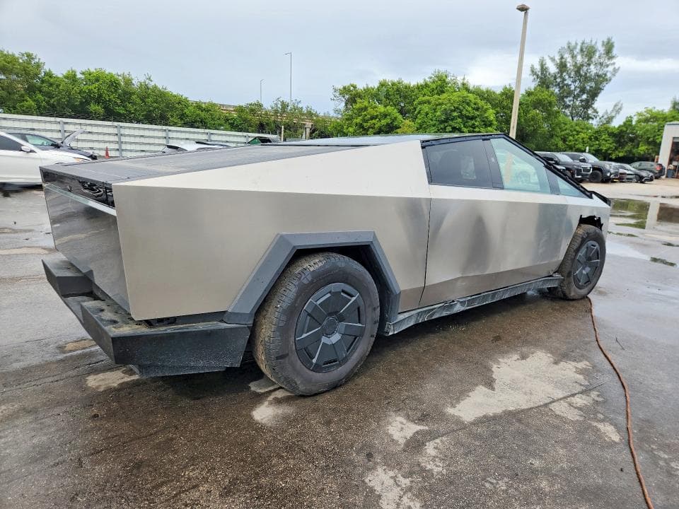 2024 TESLA CYBERTRUCK 3