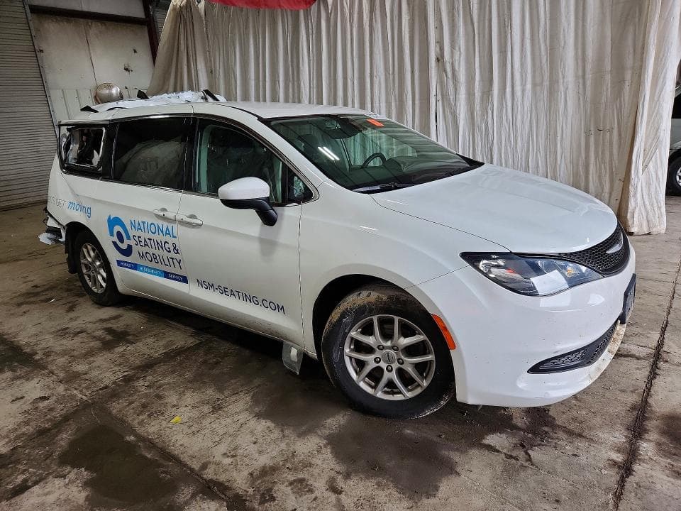 2023 CHRYSLER VOYAGER LX 4