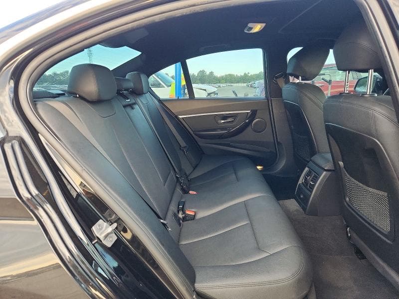 2018 BMW 330 XI 10