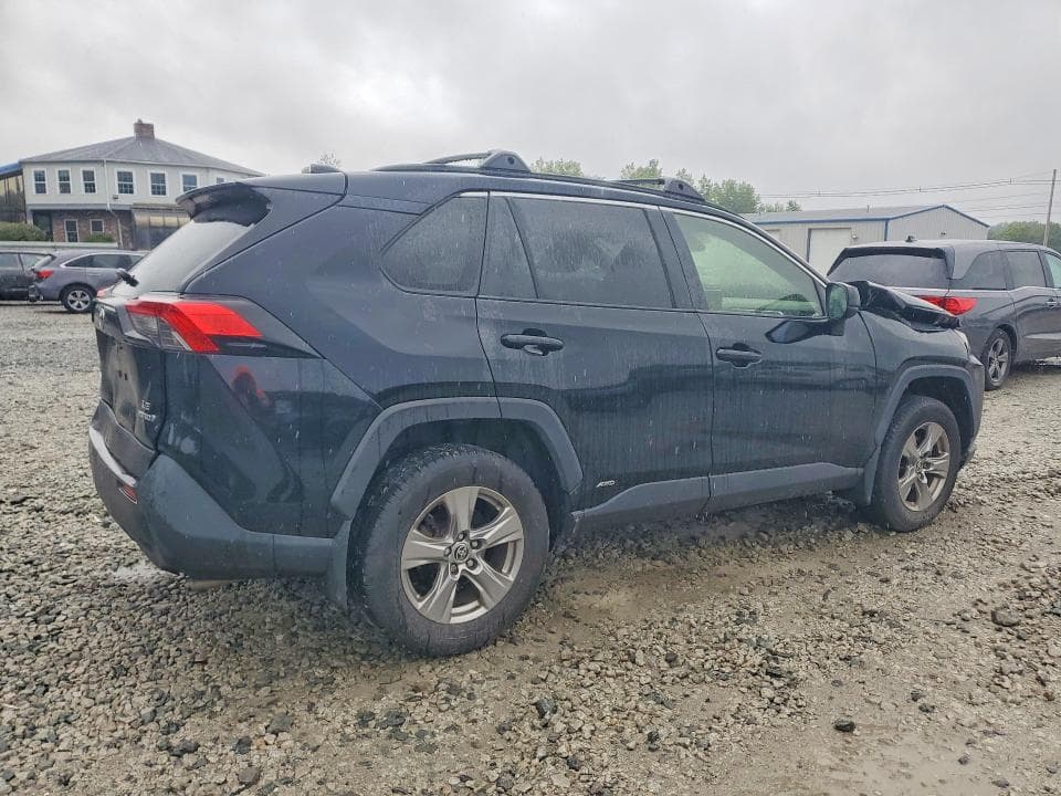 2022 TOYOTA RAV4 LE 3