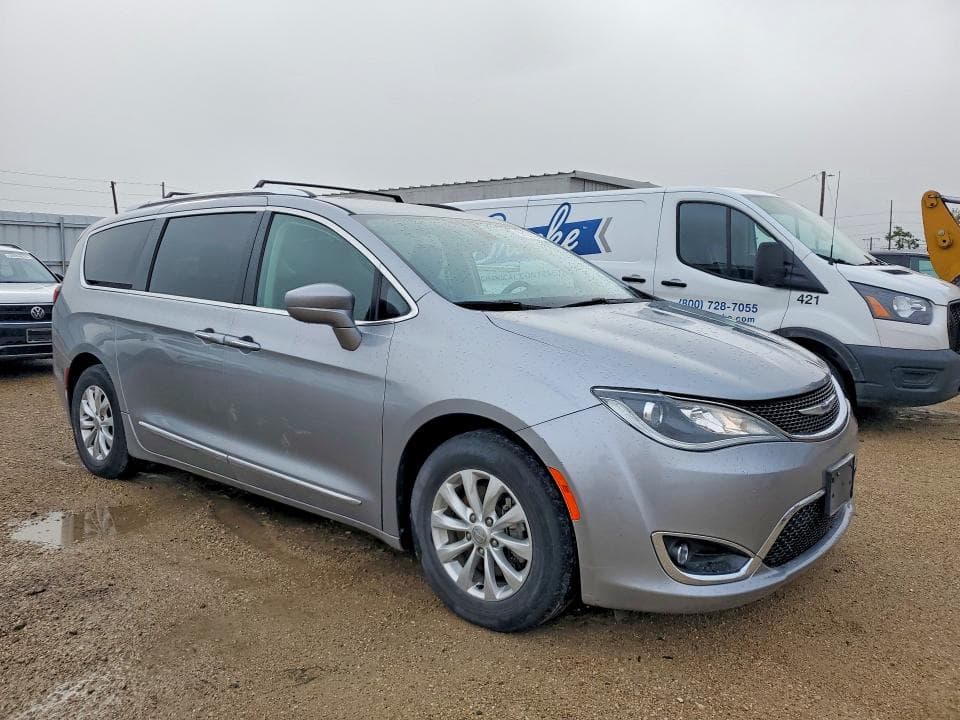 2019 CHRYSLER PACIFICA TOURING L 4