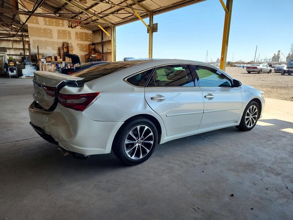 2017 TOYOTA AVALON XLE 3