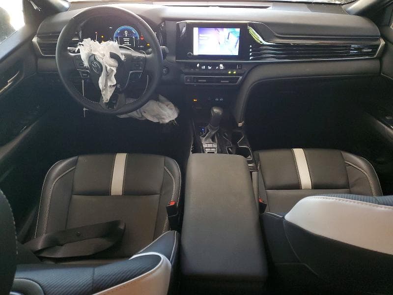 2025 TOYOTA CAMRY SE 8