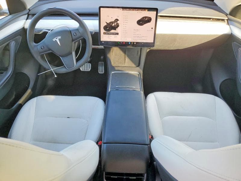 2025 TESLA MODEL Y 8