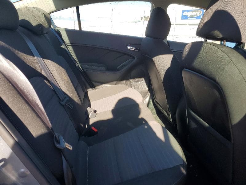 2017 KIA FORTE S 10