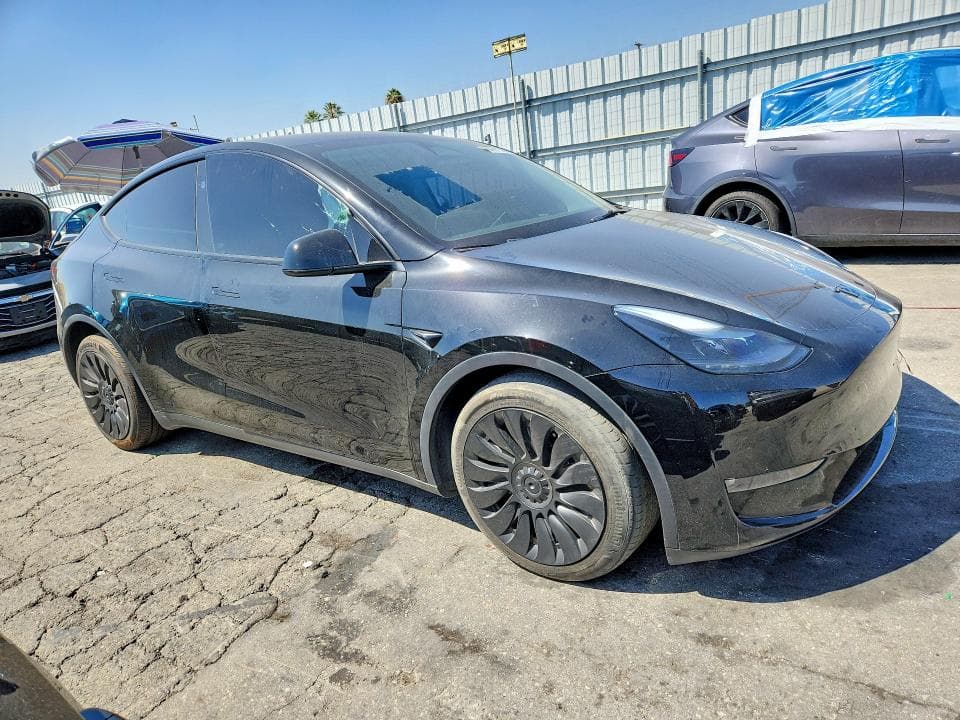 2023 TESLA MODEL Y 4