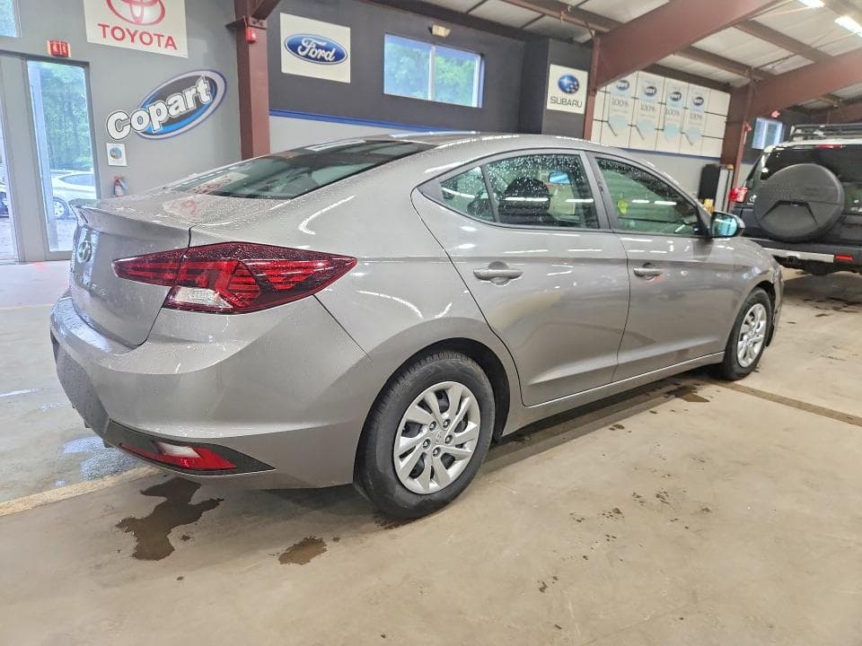 2020 HYUNDAI ELANTRA SE 3