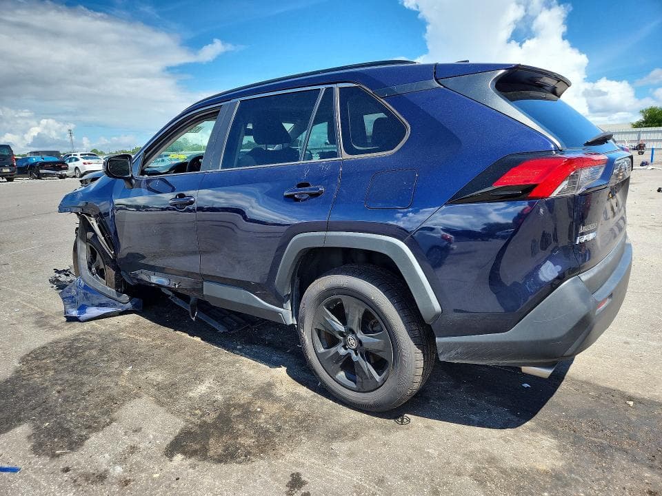 2021 TOYOTA RAV4 XLE 2