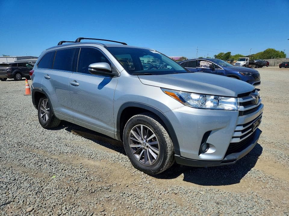 2017 TOYOTA HIGHLANDER XLE 4