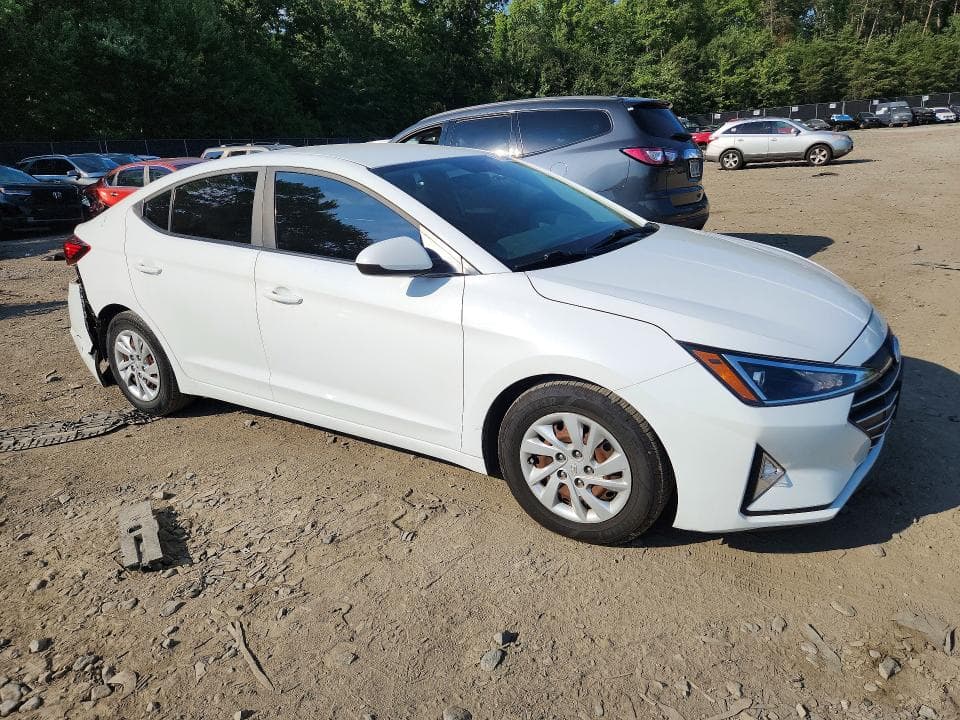 2019 HYUNDAI ELANTRA SE 4