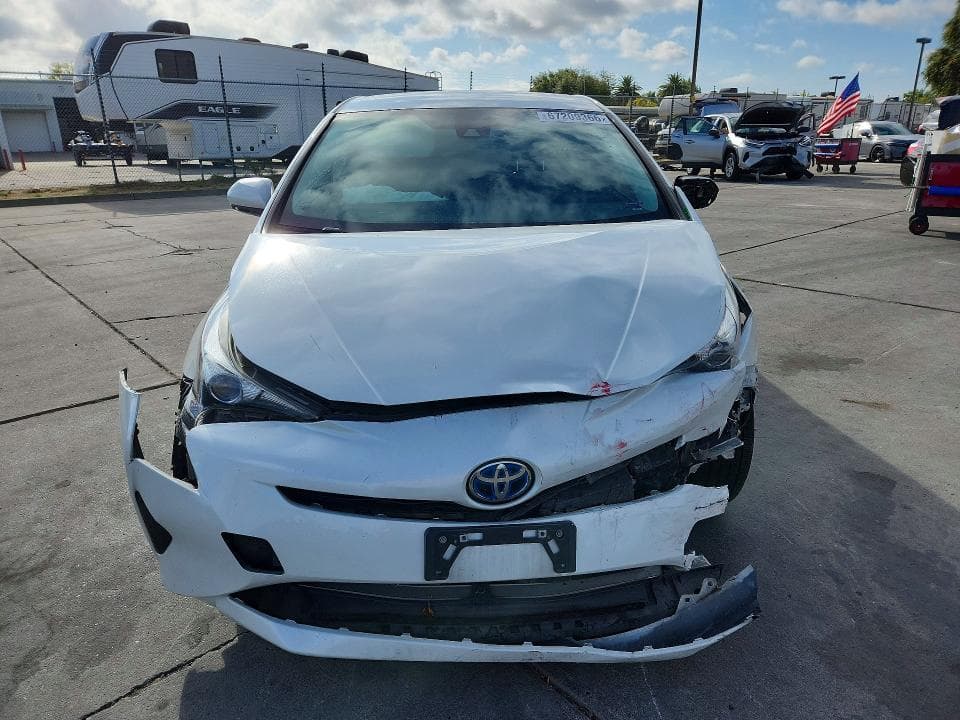 2017 TOYOTA PRIUS TWO 5