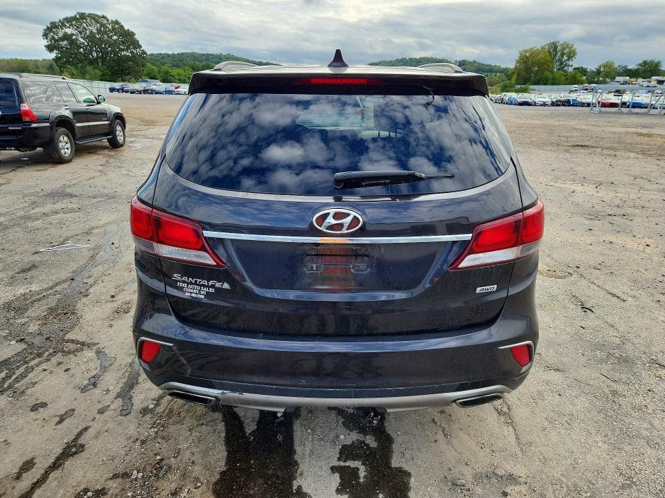 2017 HYUNDAI SANTA FE SE 6
