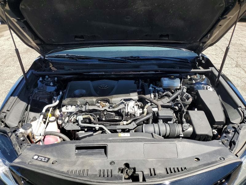 2020 TOYOTA CAMRY SE 11