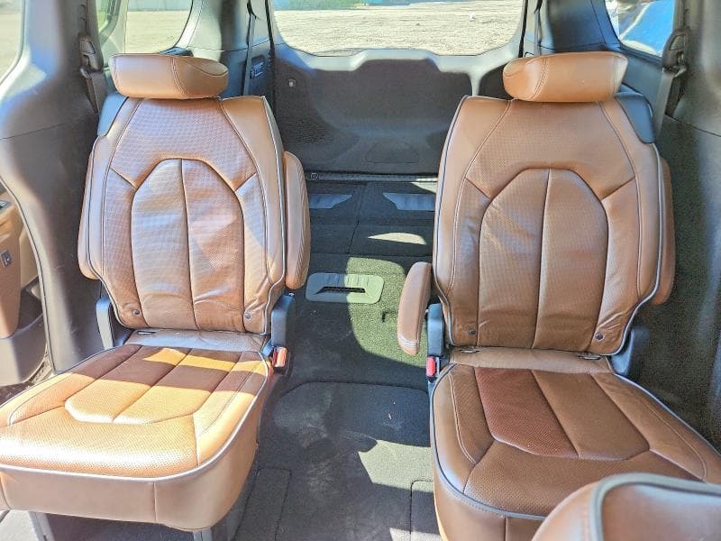2017 CHRYSLER PACIFICA LIMITED 10