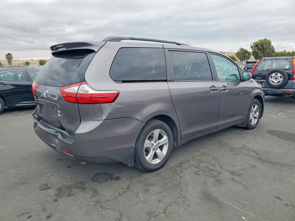 2017 TOYOTA SIENNA LE 3
