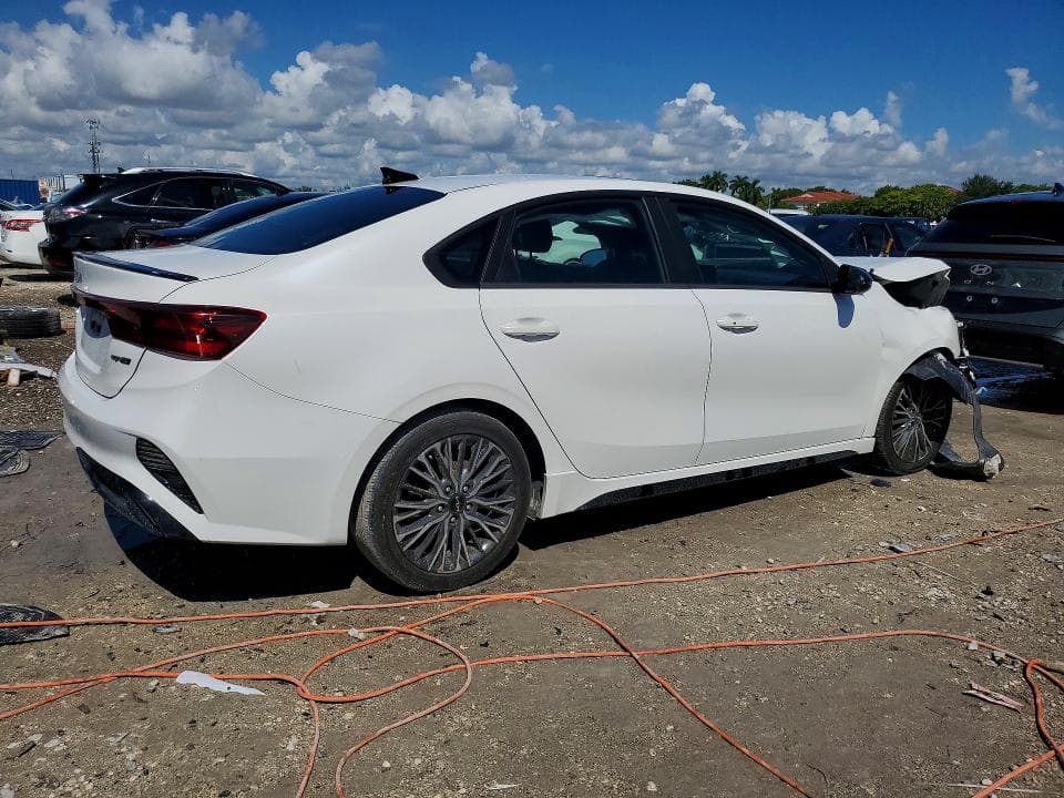2023 KIA FORTE GT LINE 3