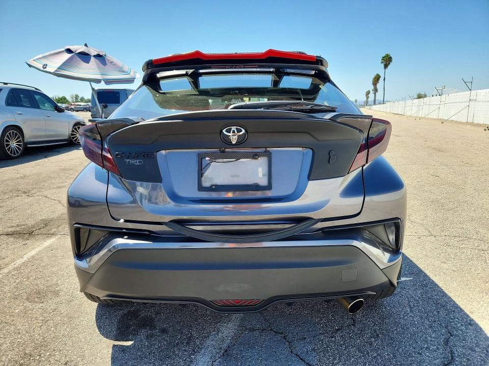2019 TOYOTA C-HR LE 6
