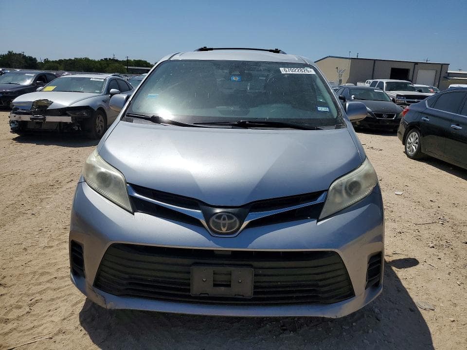2018 TOYOTA SIENNA LE 5