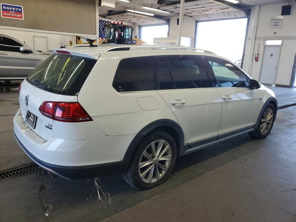 2017 VOLKSWAGEN GOLF ALLTRACK S 3