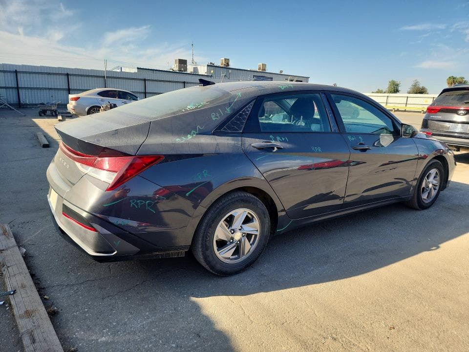 2025 HYUNDAI ELANTRA SE 3