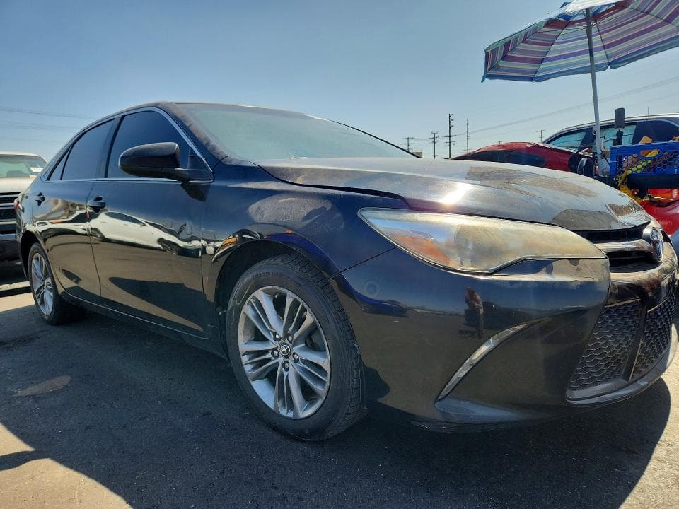 2017 TOYOTA CAMRY SE 4