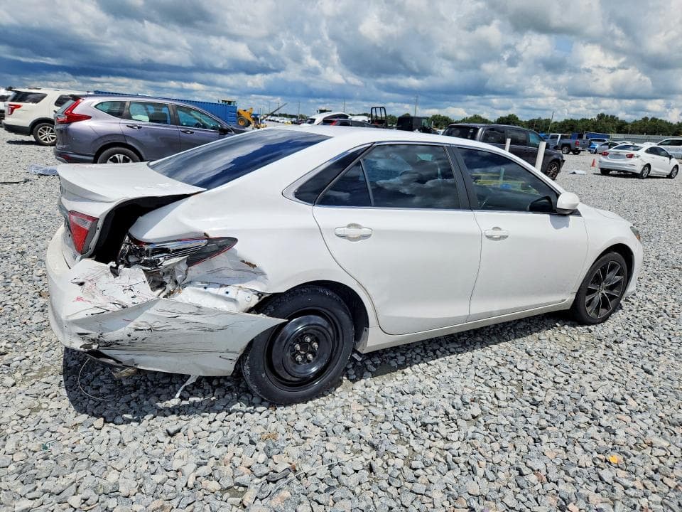 2017 TOYOTA CAMRY XSE 3