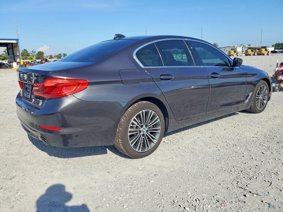 2020 BMW 530 XI 3