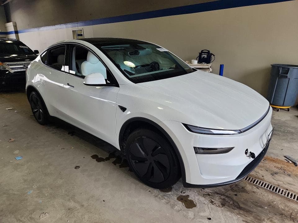2026 TESLA MODEL Y 4