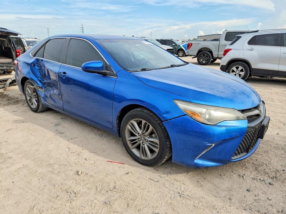 2017 TOYOTA CAMRY SE 4