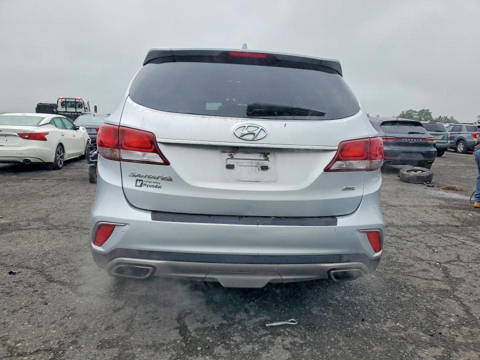 2017 HYUNDAI SANTA FE SE 6