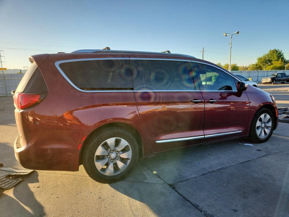 2018 CHRYSLER PACIFICA HYBRID LIMITED 3