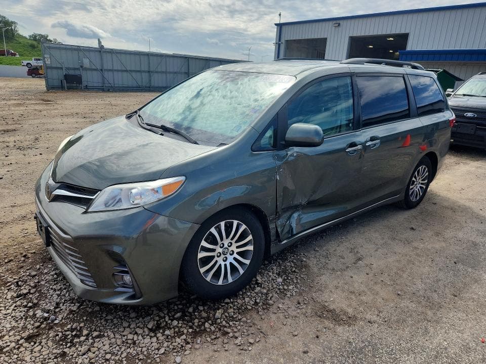 2019 TOYOTA SIENNA XLE 8-PASSENGER